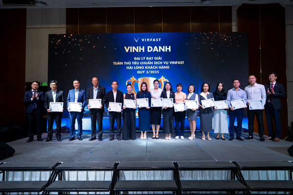 VINFAST THỚI BÌNH – TRÀ VINH VINH DỰ NHẬN GIẢI THƯỞNG TUÂN THỦ TIÊU CHUẨN DỊCH VỤ QUÝ III/2025 VINFAST THỚI BÌNH – TRÀ VINH VINH DỰ NHẬN GIẢI THƯỞNG TUÂN THỦ TIÊU CHUẨN DỊCH VỤ QUÝ III/2025